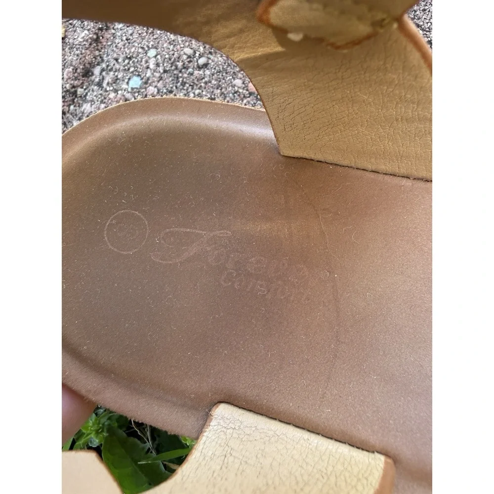 Forever Comfort Tan Faux Leather Buckle Flat Adjustable Strappy Sandals Size 8